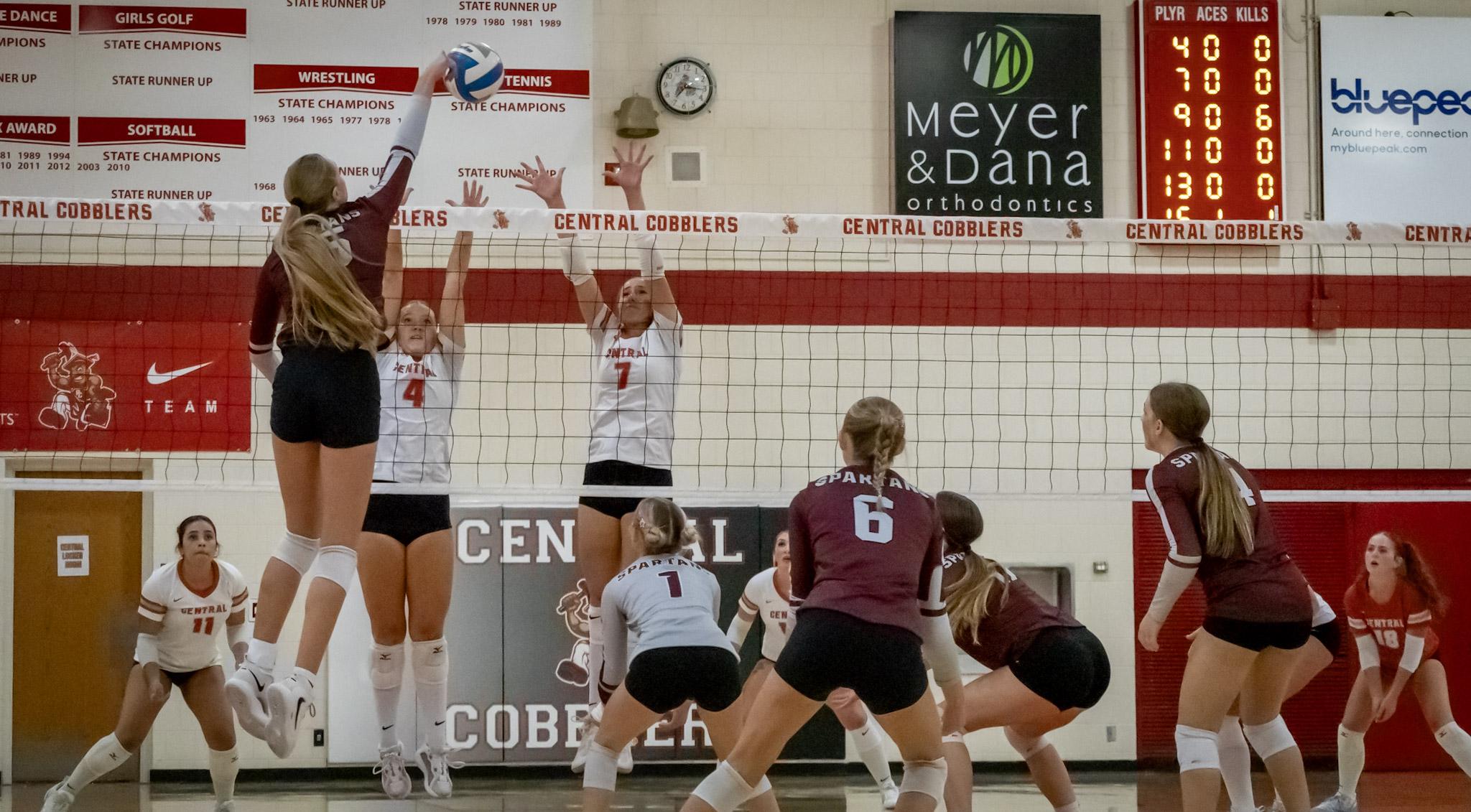Cobblers Win Five-Set Thriller Against Spearfish on Senior Night