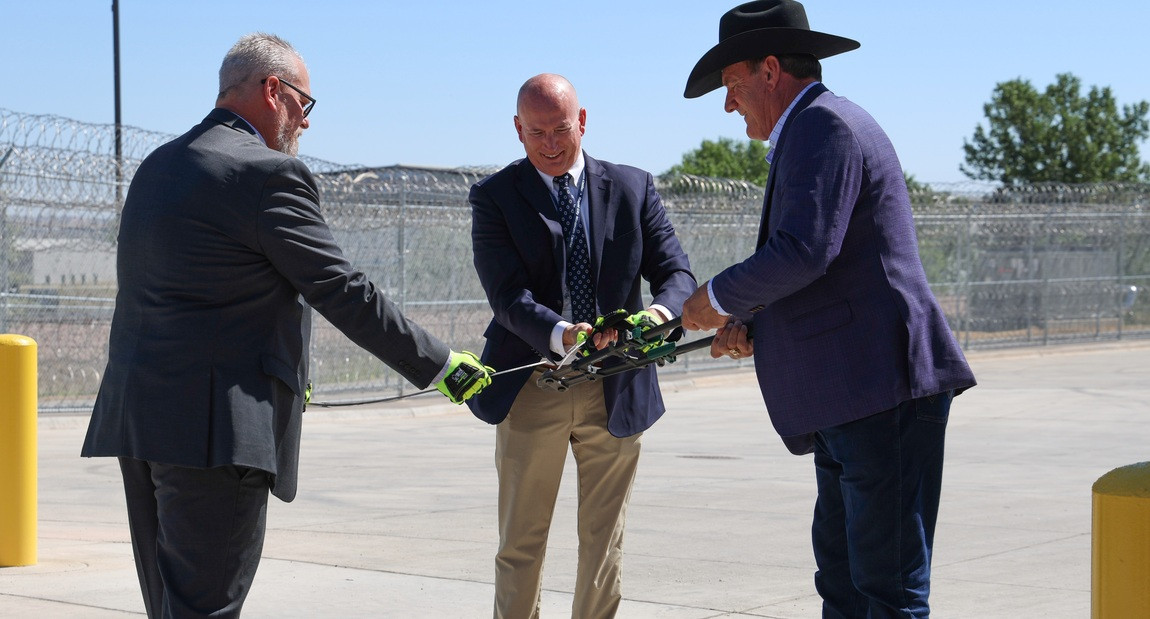 Governor helps cut ribbon on new women’s prison in Rapid City