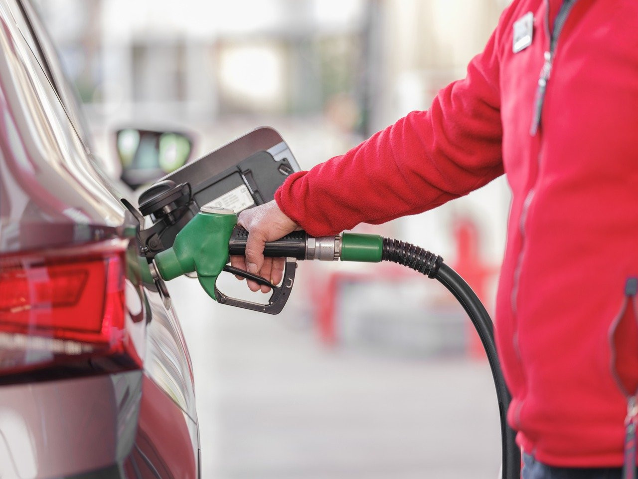 South Dakota gas prices see 2.6 cent rise over past week