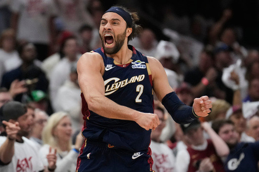 Harden hits clutch shots, Mitchell scores 35 and the Cavaliers beat the Pistons 116-109 in Game 3