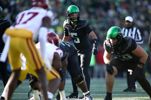 Moore throws 2 TD passes and No. 6 Oregon derails No. 16 USC’s CFP hopes with a 42-27 win