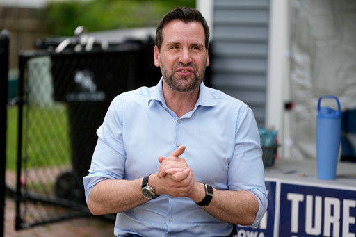 Iowa Democrats to settle a tense Senate primary as the party looks to flip GOP seats this fall