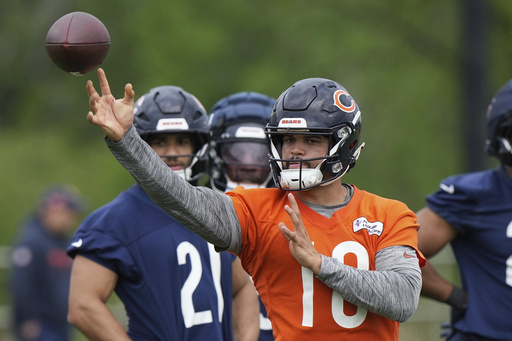 Chicago Bears quarterback Caleb Williams throws a ball during NFL football practice in Lake Forest, Ill., Wednesday, May 28, 2025. (AP Photo/Nam Y. Huh)