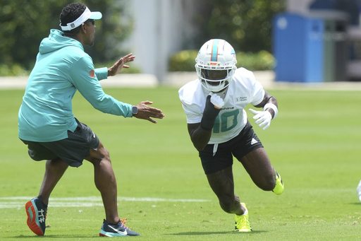 Miami Dolphins wide receiver Tyreek Hill (10) runs drills during an NFL football practice, Wednesday, May 28, 2025, in Miami Gardens, Fla. (AP Photo/Marta Lavandier)