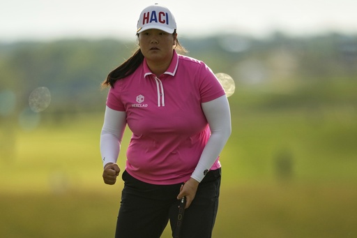 Angel Yin reacts to her birdie on the 18th hole during the first round of the U.S. Women's Open golf tournament at Erin Hills Thursday, May 29, 2025, in Erin, Wis. (AP Photo/Matt York)