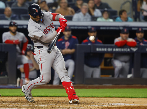 Boston Red Sox's catcher Carlos Narváez hits a three run home run against the New York Yankees during the sixth inning of a baseball game, Sunday, June 8, 2025, in New York. (AP Photo/Noah K. Murray)