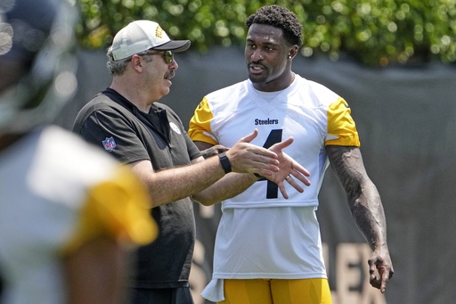 Pittsburgh Steelers wide receiver DK Metcalf, right, talks with offensive coordinator Arthur Smith during practice at NFL football minicamp in Pittsburgh, Wednesday, June 11, 2025. (AP Photo/Gene J. Puskar)