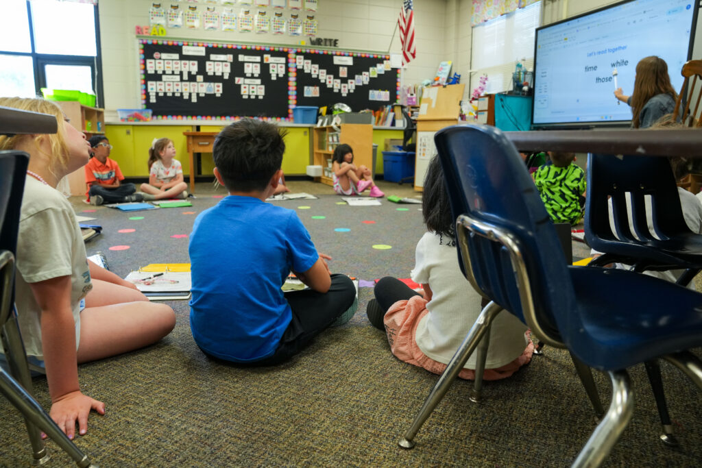 A Sioux Falls School District educator teaches students reading at Lowell Elementary during the 2024-2025 school year. (Courtesy of the Sioux Falls School District)
