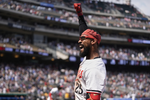 Minnesota Twins' Byron Buxton (25) acknowledges the crowd during a curtain call after hitting a solo home run for the cycle during the seventh inning of a baseball game against the Pittsburgh Pirates, Saturday, July 12, 2025, in Minneapolis. (AP Photo/Abbie Parr)