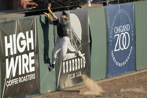 Oakland Ballers' Lou Helmig cannot catch a home run hit by Rocky Mountain Vibes' Gary Lora Gonzalez during the third inning of a Pioneer League baseball game in Oakland, Calif., Thursday, July 10, 2025. (AP Photo/Jeff Chiu)