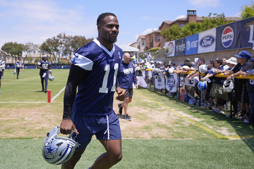Dallas Cowboys defensive end Micah Parsons runs off the field after training camp Tuesday, July 22, 2025, in Oxnard, Calif. (AP Photo/Mark J. Terrill)