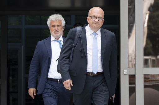 Former Meta board member and former White House Chief of Staff Jeffrey Zients, left, exits the Leonard L. Williams Justice Center after testifying in a shareholders' lawsuit against current and former Meta leaders on Wednesday, July 16, 2025, in Wilmington, Del. (AP Photo/Mingson Lau)