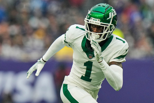 FILE - New York Jets cornerback Sauce Gardner (1) follows a play during an NFL football game against the Minnesota Vikings at Tottenham Hotspur Stadium, Sunday, Oct. 6, 2024 in London. (AP Photo/Steve Luciano, File)