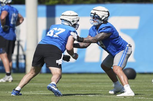 Detroit Lions offensive lineman Tate Ratledge, right, blocks Trystan Colon (67) after an NFL football practice in Allen Park, Mich., Tuesday, July 22, 2025. (AP Photo/Paul Sancya)