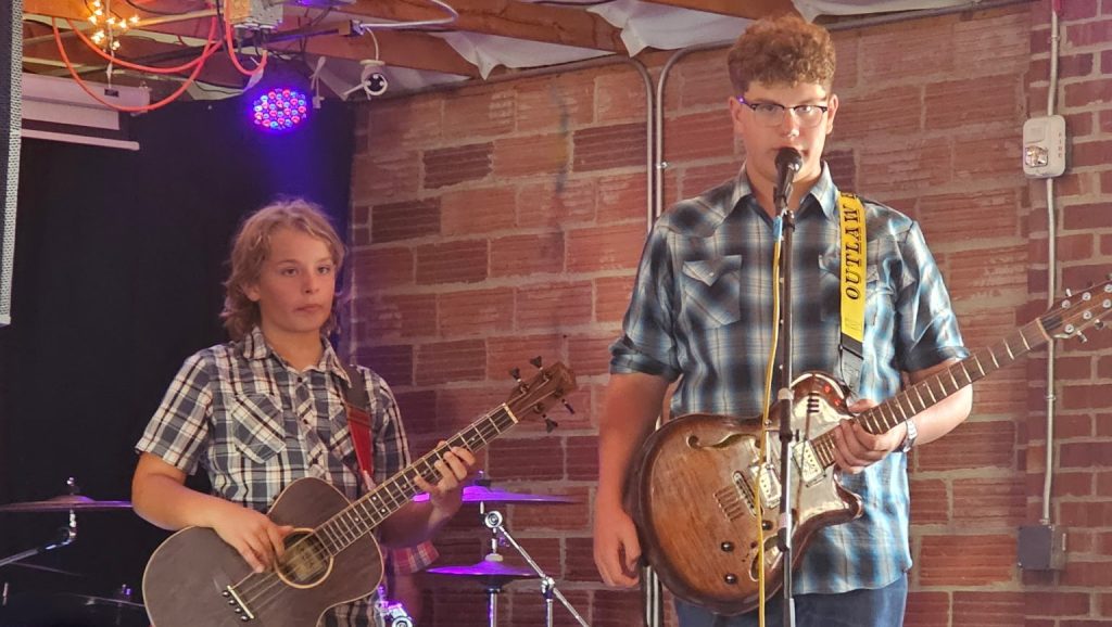 Bodhi guitarist