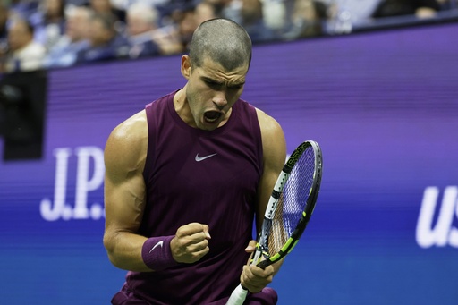 Carlos Alcaraz, of Spain, reacts against Reilly Opelka, of the United States, during the first round of the U.S. Open tennis championships, Monday, Aug. 25, 2025, in New York. (AP Photo/Adam Hunger)
