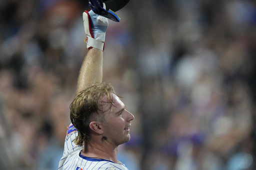 New York Mets' Pete Alonso gestures to the crowd after hitting a two-run home run during the third inning of a baseball game against the Atlanta Braves Tuesday, Aug. 12, 2025, in New York. (AP Photo/Frank Franklin II)