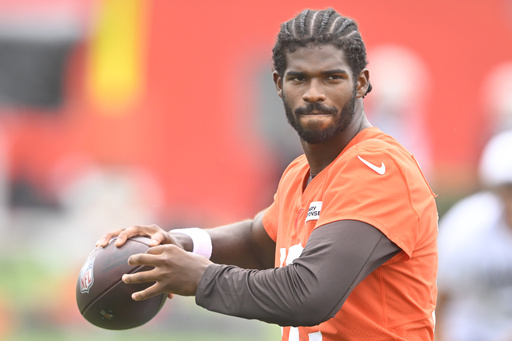 Cleveland Browns quarterback Shedeur Sanders warms up during a practice at the team's NFL football training camp Friday, July 25, 2025, in Berea, Ohio. (AP Photo/David Richard)
