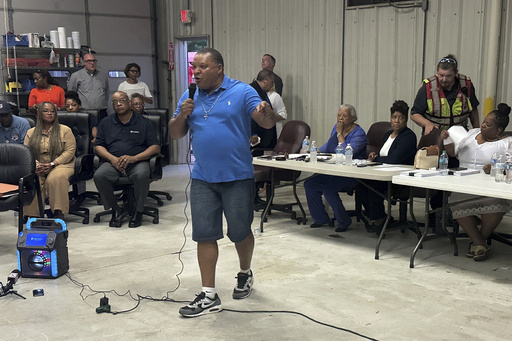 Darryle Dowell speaks during a meeting of town officials considering agreements to turn a closed prison into an immigration detention facility on Tuesday, Aug. 12, 2025, in Mason, Tenn. (AP Photo/Adrian Sainz)