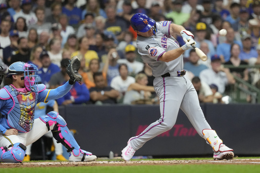 New York Mets' Pete Alonso hits a solo home run during the second inning of a baseball game against the Milwaukee Brewers, Saturday, Aug. 9, 2025, in Milwaukee. (AP Photo/Aaron Gash)