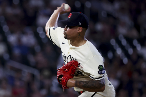 Minnesota Twins pitcher Jhoan Duran delivers to the Washington Nationals during the ninth inning of a baseball game Friday, July 25, 2025, in Minneapolis. (AP Photo/Ellen Schmidt)