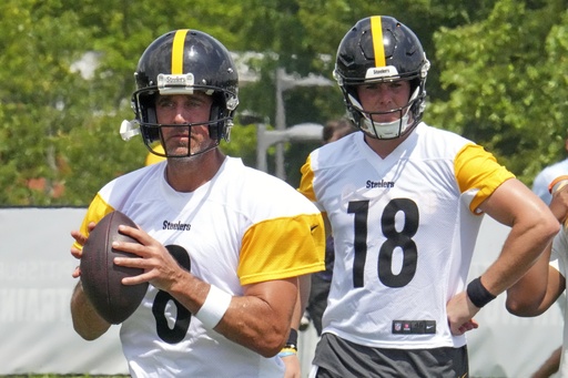 Pittsburgh Steelers quarterbacks Aaron Rodgers (8) looks to pass as Pittsburgh Steelers quarterback Will Howard (18) waits his turn during practice at the NFL football training camp in Latrobe, Pa., Saturday, July 26, 2025. (AP Photo/Gene J. Puskar)