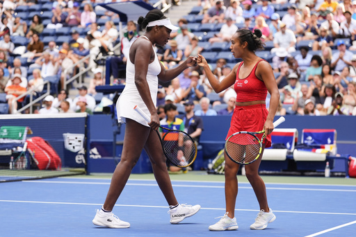 Venus Williams, of the United States, left, and Leylah Fernandez, of Canada, talk on the court during a first round women's doubles match against Lyudmyla Kichenok, of the Czech Republic and Ellen Perez, of Australia, during the U.S. Open tennis championships, Thursday, Aug. 28, 2025, in New York. (AP Photo/Yuki Iwamura)