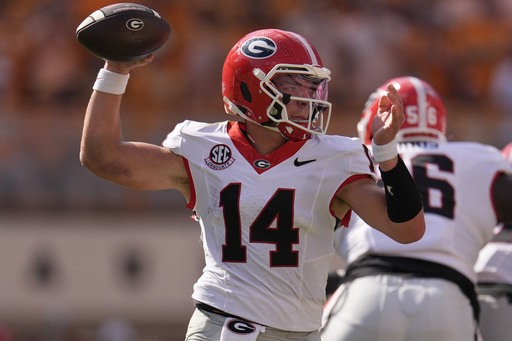 Georgia quarterback Gunner Stockton (14) looks to throw a pass during the first half of an NCAA college football game against Tennessee, Saturday, Sept. 13, 2025, in Knoxville, Tenn. (AP Photo/George Walker IV)