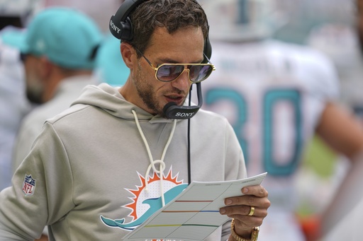 Miami Dolphins head coach Mike McDaniel looks for a play during the half of an NFL football game against the New England Patriots Sunday, Sept. 14, 2025, in Miami Gardens, Fla. (AP Photo/Rebecca Blackwell)