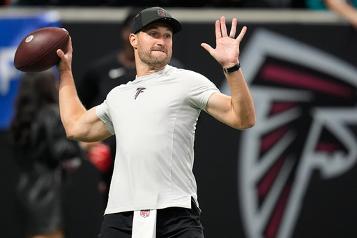 Atlanta Falcons quarterback Kirk Cousins warms up before an NFL football game against the Miami Dolphins, Sunday, Oct. 26, 2025, in Atlanta. (AP Photo/Mike Stewart)