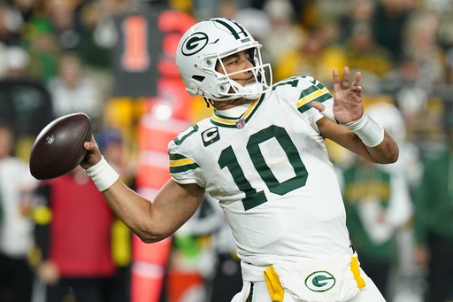 Green Bay Packers' Jordan Love throws during the first half of an NFL football game against the Pittsburgh Steelers Sunday, Oct. 26, 2025, in Pittsburgh. (AP Photo/Matt Freed)