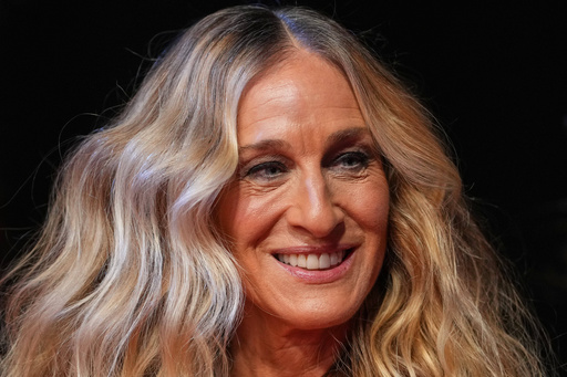 Actress Sarah Jessica Parker arrives for the Booker Prize 2025 ceremony at Old Billingsgate in London, Monday, Nov. 10, 2025. (AP Photo/Kirsty Wigglesworth)