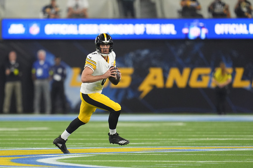 Pittsburgh Steelers quarterback Aaron Rodgers (8) pulls back to throw a pass during the first half of an NFL football game against the Los Angeles Chargers Sunday, Nov. 9, 2025, in Inglewood, Calif. (AP Photo/Marcio Jose Sanchez)